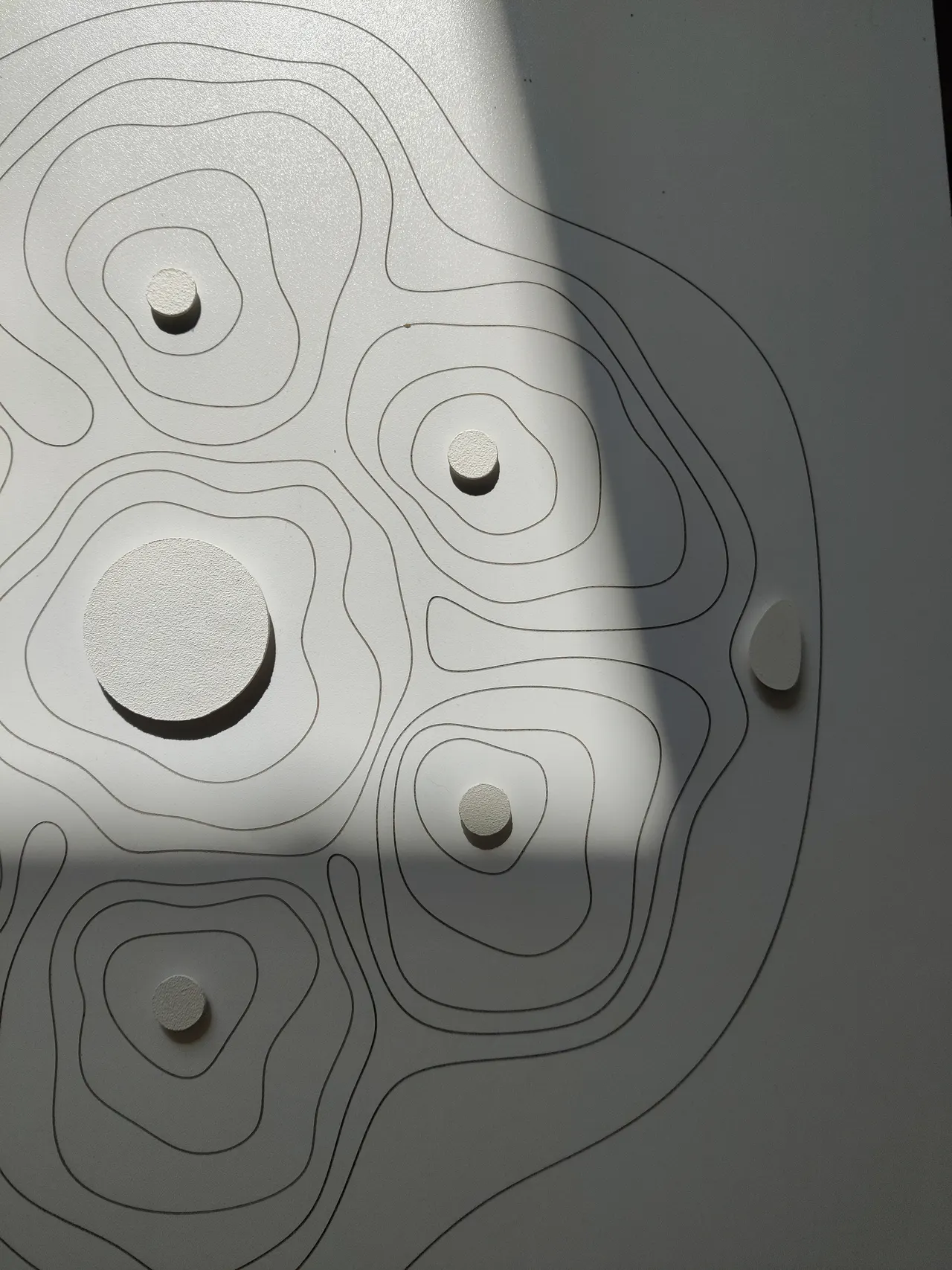 Detail reliéfní mapy balanční podložky.